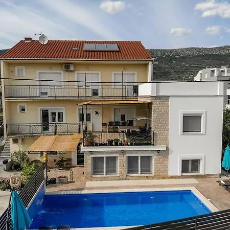 Jukic 3 * Kastela